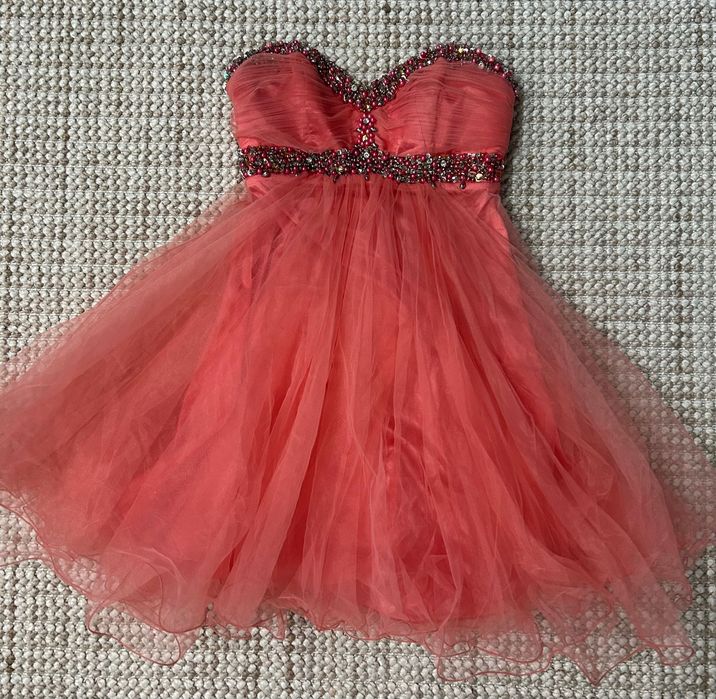 Продавам къса официална рокля