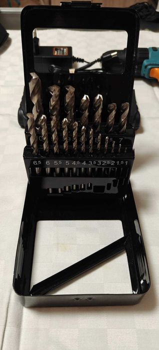 Set scule, chei combinate cu clichet, masina insurubat, set burghie