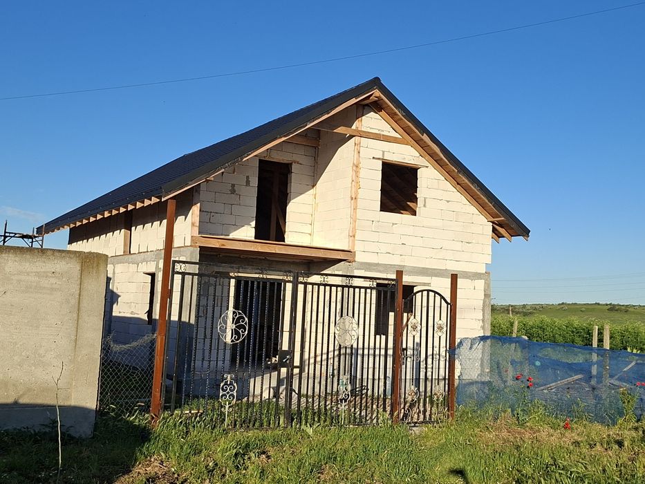 Vand  Casă P+M in Poarta Alba Nord