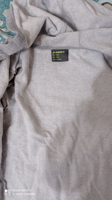 Ветровка чуть с начёсом на 8-9 лет в хорошем состоянии