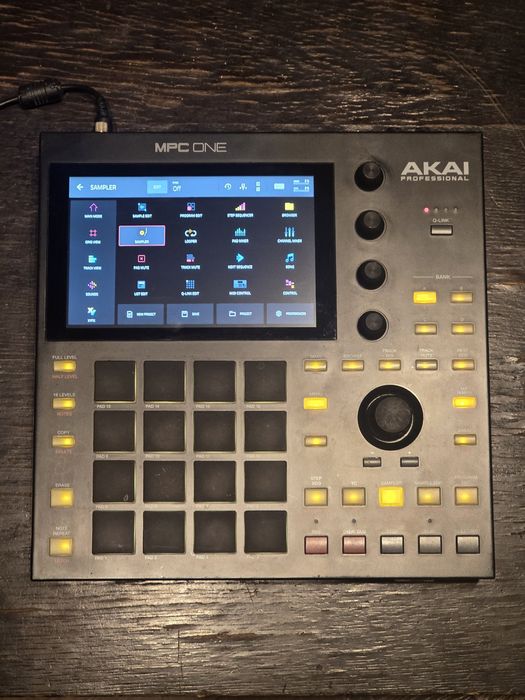 Akai MPC One + accesorii