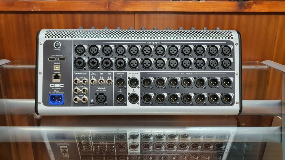 Mixer digital impecabil + Tableta IPAD, QSC TOUCHMIX 30