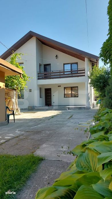 Proprietate unica langa Arhiescopi Targoviste – 2 case, teren genero