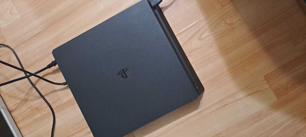 Vand playstation 4 slim si 12 jocuri