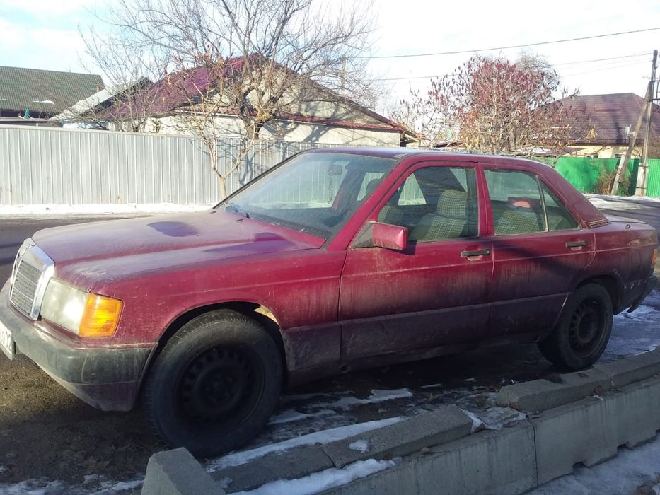 Машина  мерседес 190