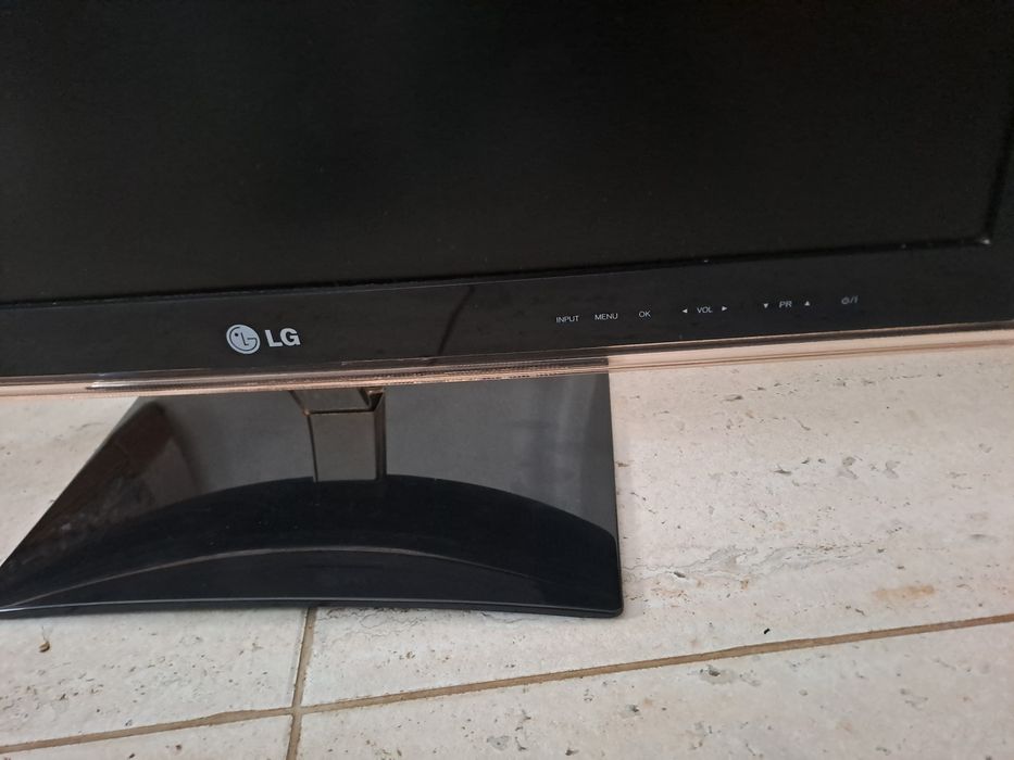 TV  LG diagonala 70cm.
