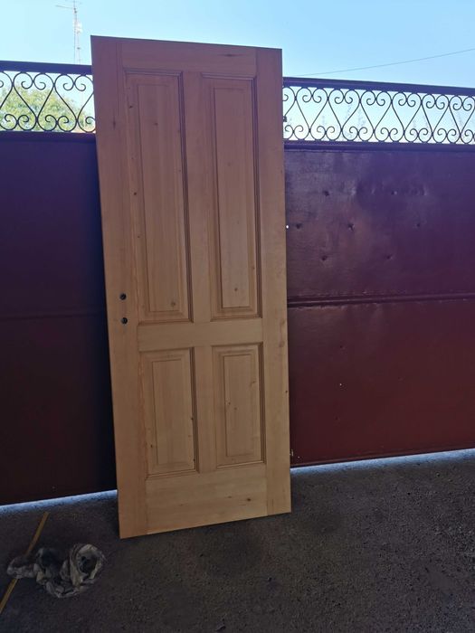 De vanzare ușă din lemn