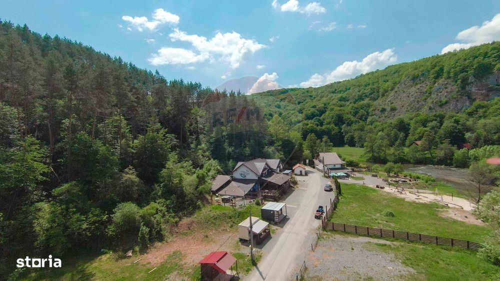 Pensiune cu 6 camere și restaurant de vânzare în Șuncuiuș