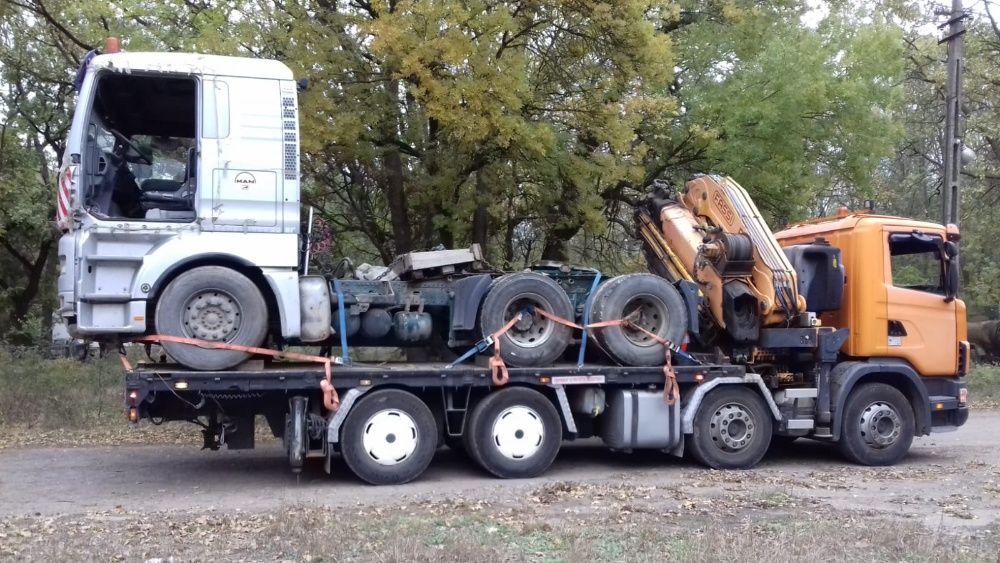 Transport Utilaje si Echipamente. Camion cu Macara de inchiriat 16t.