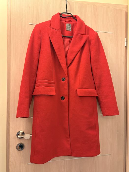 Vand palton rosu marime 35