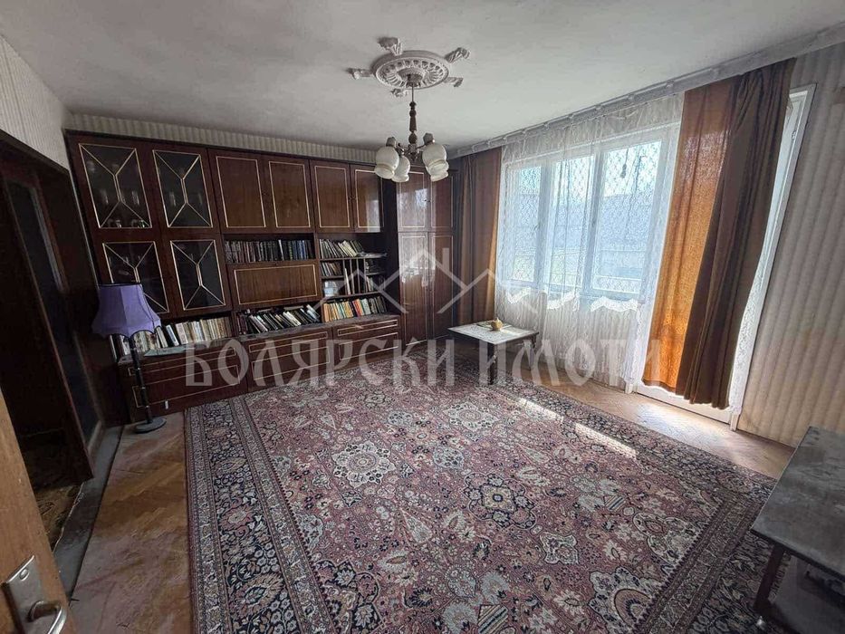 Монолитна двуетажна къща в с. Присово