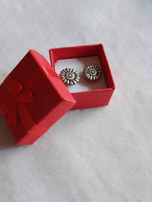 Сребърни обеци във формата на цветя