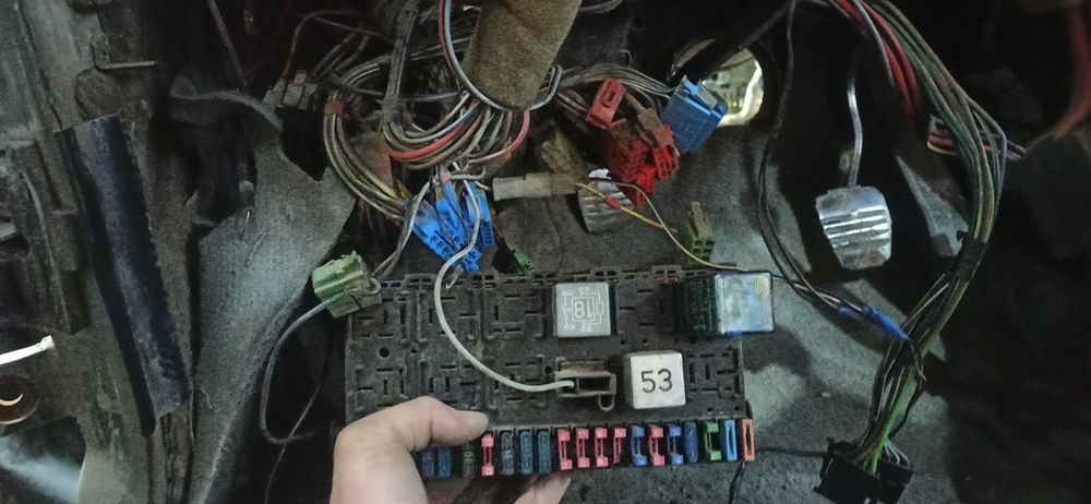 блоки реле предохранителей проводка Фольксваген