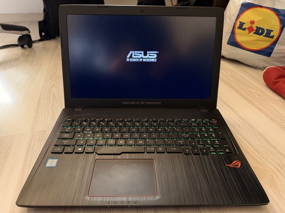 Laptop Asus Rog i7 7th hq 8gb ram GTX 1050ti4GB