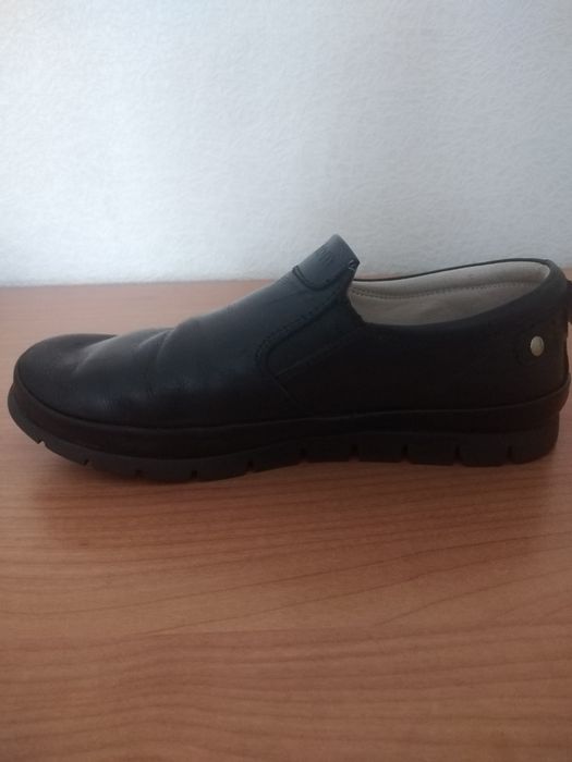 Продам детские туфли