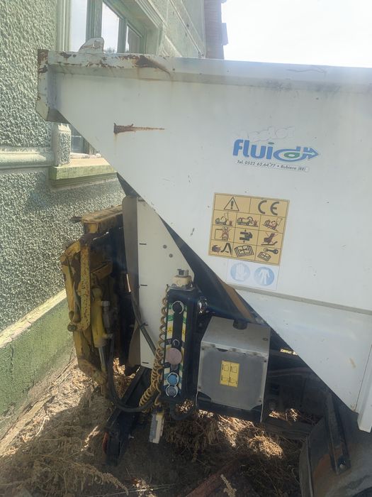 Autogunoiera Nisan Capstra 2011