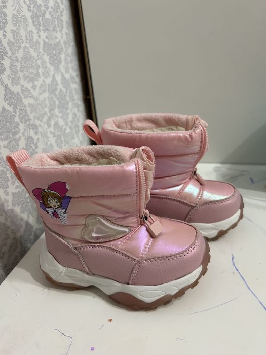 Продам обувь для девочки 22 размер