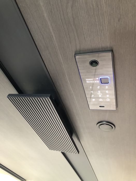 Сенсорные двери!!!  Качественный и охраняемый. made in China