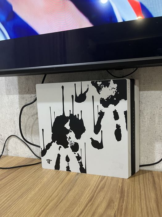 Продам Ps4 Pro 1 терабайт