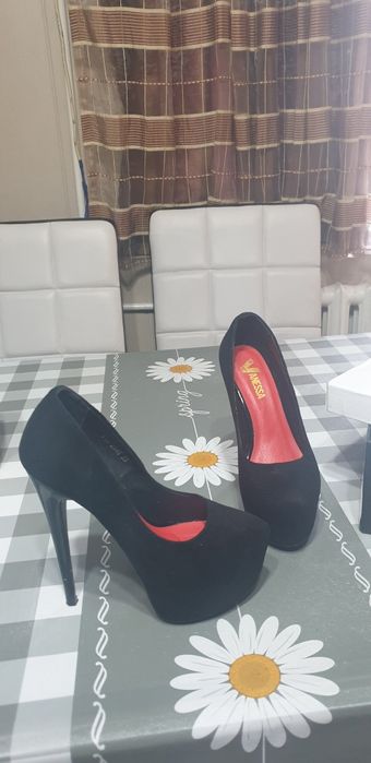 Женские туфли- лабутены