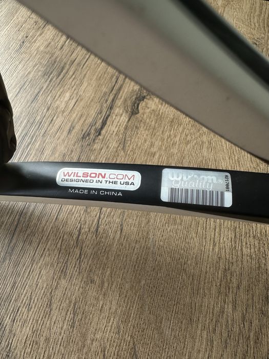 Wilson six one tour k factor , с подписа на Роджър Федерер