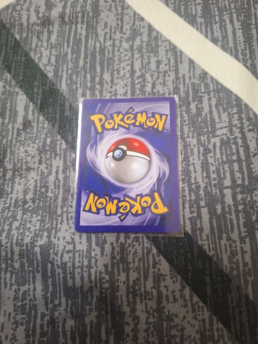 Cărți pokemon de vânzare