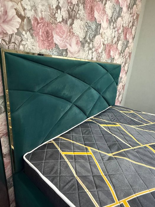 Продаю кровать с матрасом размер 180Х200