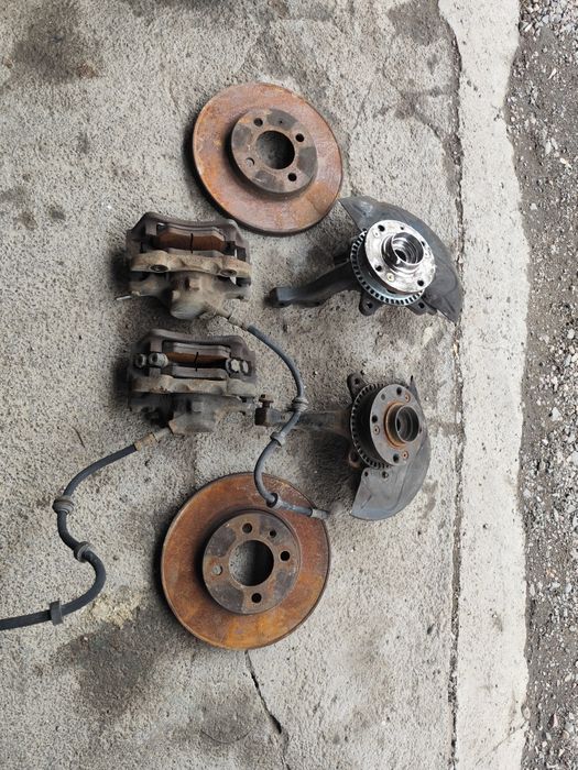 Продам комплект передних  дисков суппорт цафа