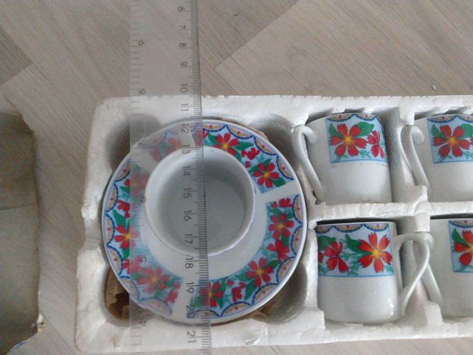 Set 6 cescute si 6 farfuriute - model floral