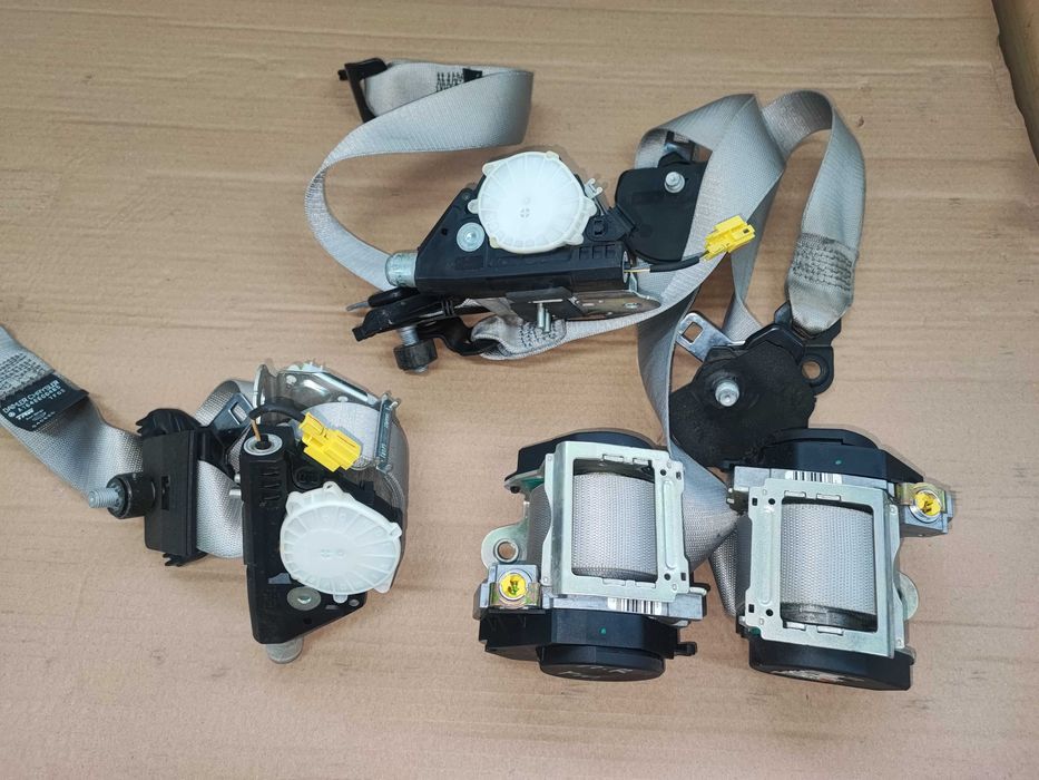 Колани колан и ключалки за колани - пиропатрони от Мерцедес