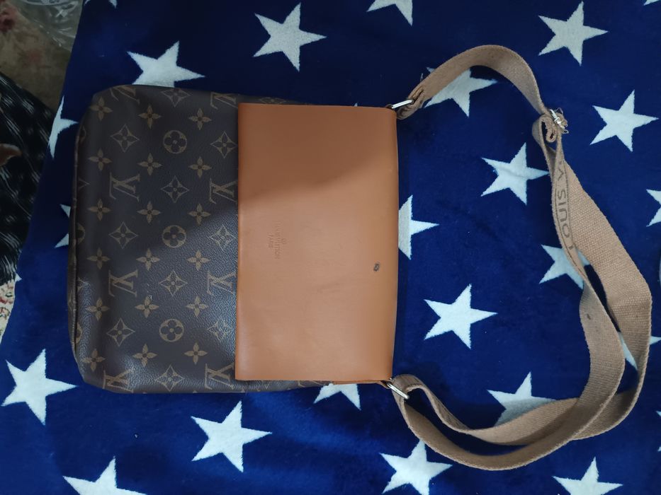 Geantă Louis Vuitton