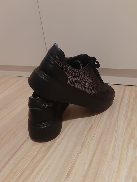 Дамски обувки от естествена кожа