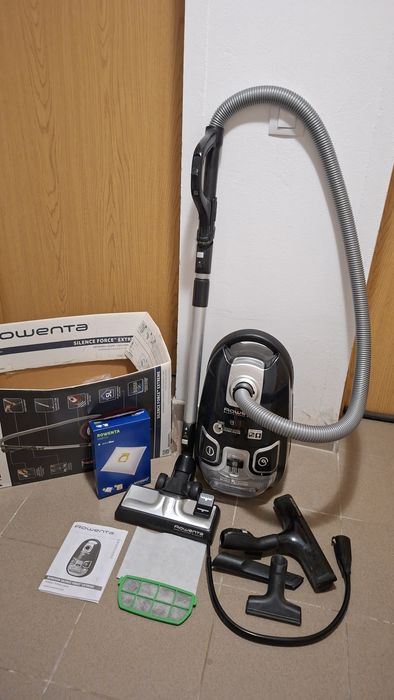 Aspirator Rowenta Silence Force Extreme 750W cu saci de schimb