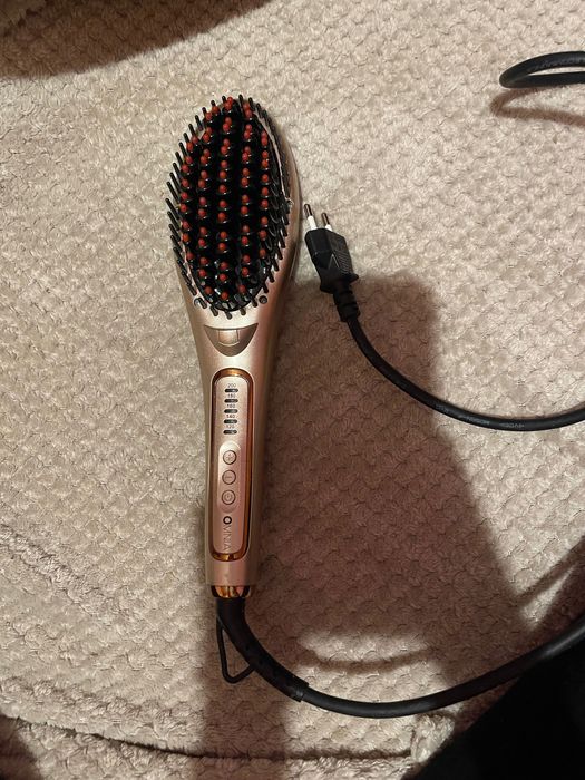 Четка за изправяне на коса