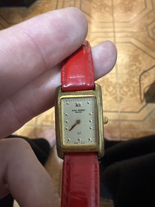 Женские наручные часы Jean Perret