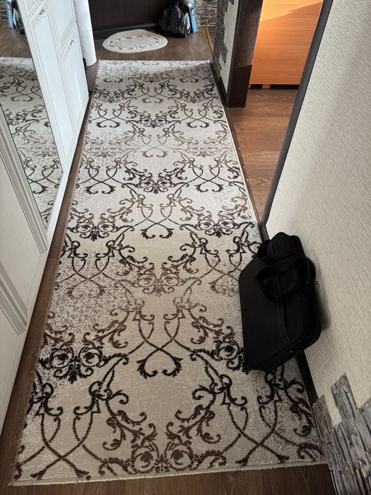 Продам две дорожки , материал шерсть, в хорошем состоянии