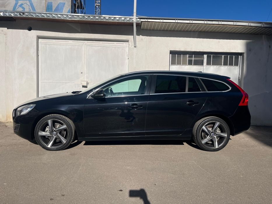 Volvo V60 2.0tdi 5 cilindri recent adusă