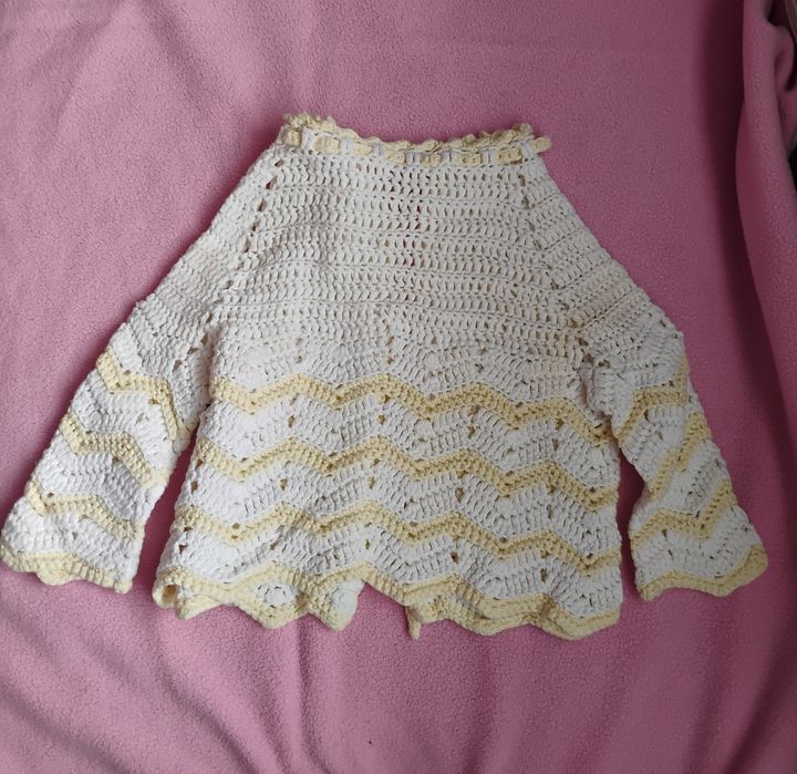 Бебешка жилетка , ръчно плетиво