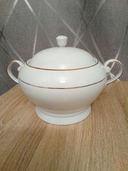 Салатницы хрусталь,ведерки для льда,супница.