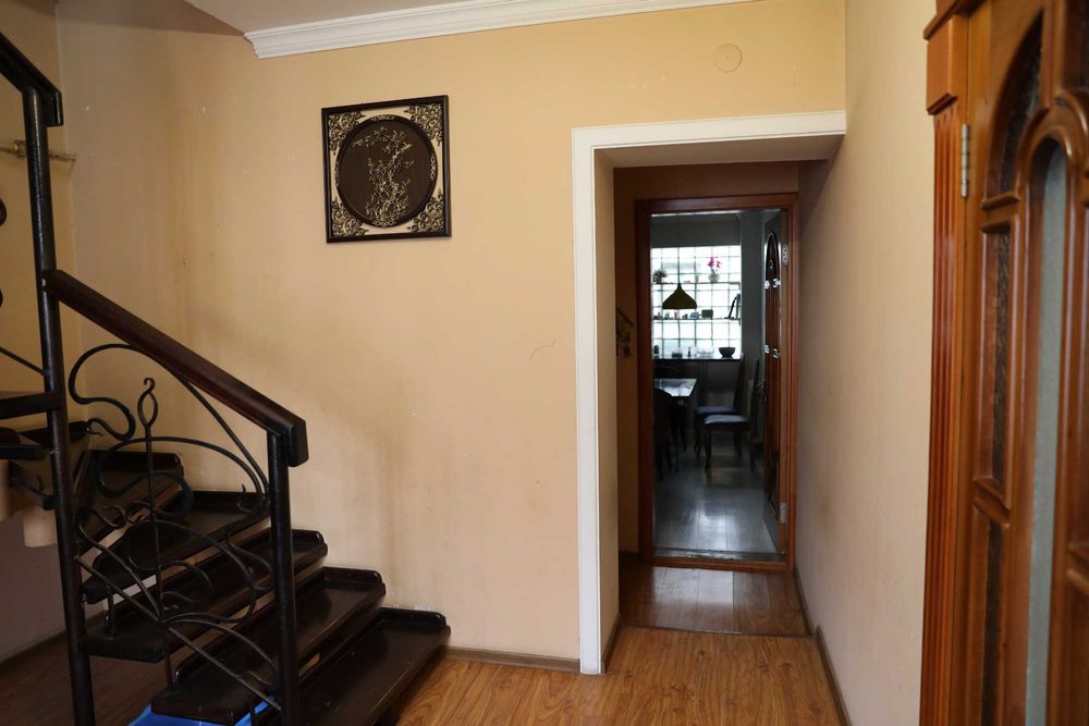 Тошкент ш Юнусобод т Ц-5 даҳасида 2,3 сотихли ховли уй сотилади.