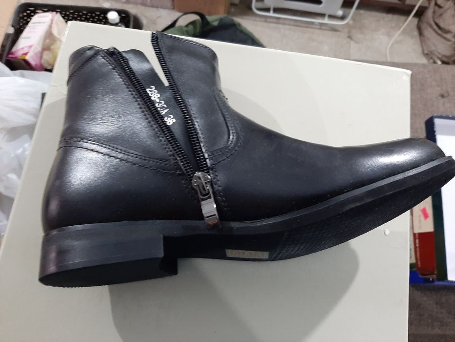 Полусапожки на мальчика 36 размер.