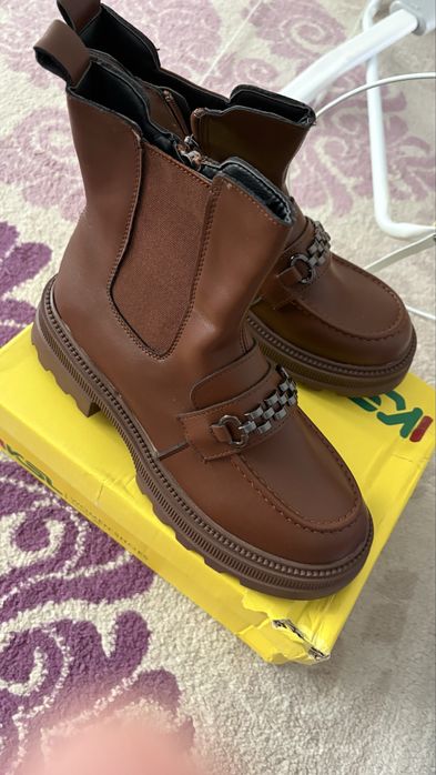 Обувь осенние новая.