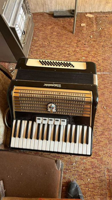 Музикален инструмент-акордеон