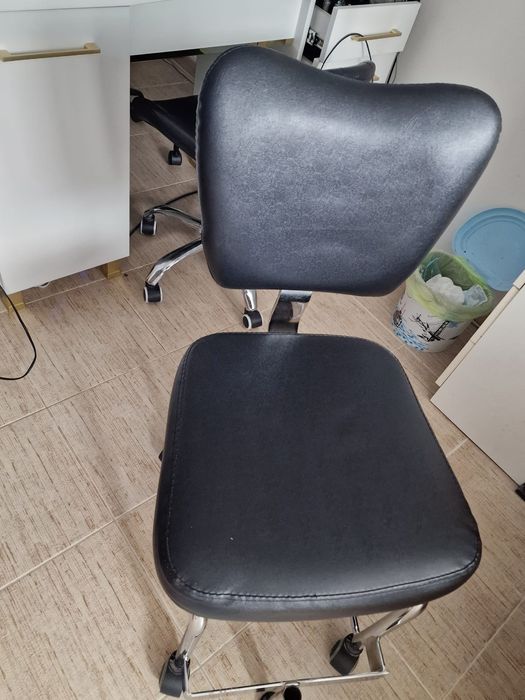 Vând scaun birou manichiura