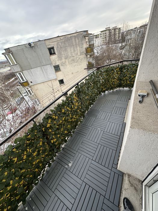 Garsoniera de inchiriat, Marasti