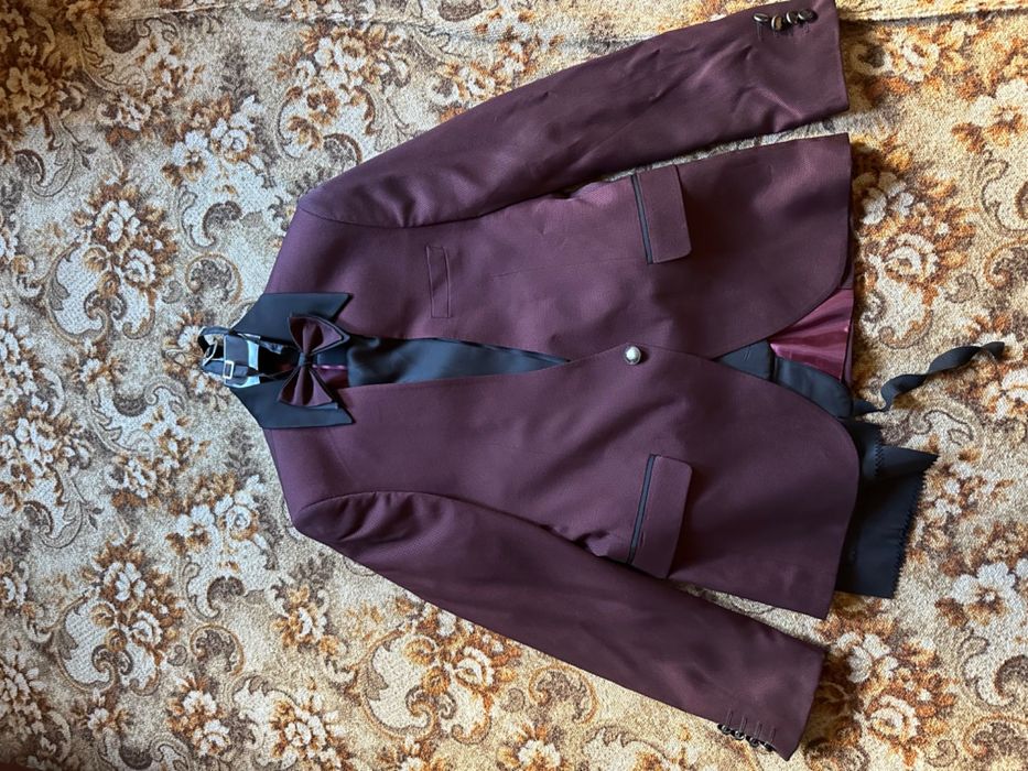 Мъжки официален костюм : чисто нов