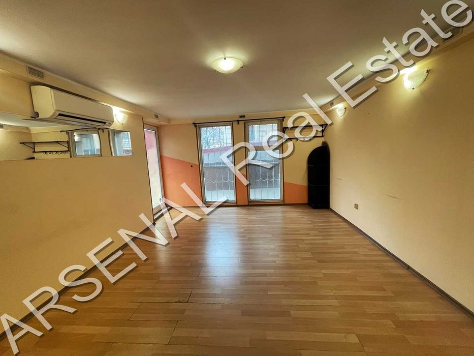 Офис под наем, Център