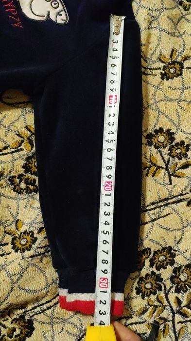 Кофточка, джинсы на мальчика.