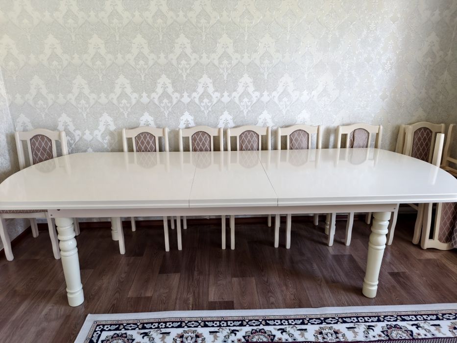 Гостинный стол со стульями