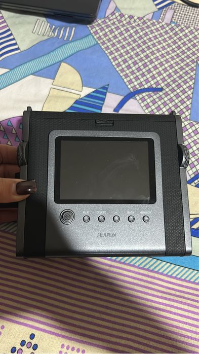 Продам Fujifilm Instax Wide Evo